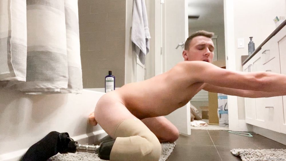Dildo Foot Porn - Justin Lewis - Foot Fetish Dildo Solo for Active Duty - Gay Porn RedixxMen