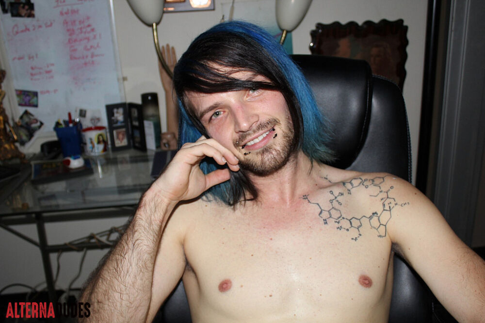 Alternadudes: Rocker Licks His Cum 1