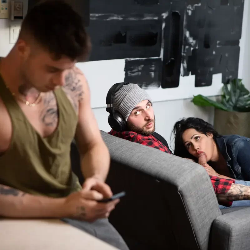 Double Timing Bimbo: Isabella Gomez, Tony D'Angelo & Bruce Huxley