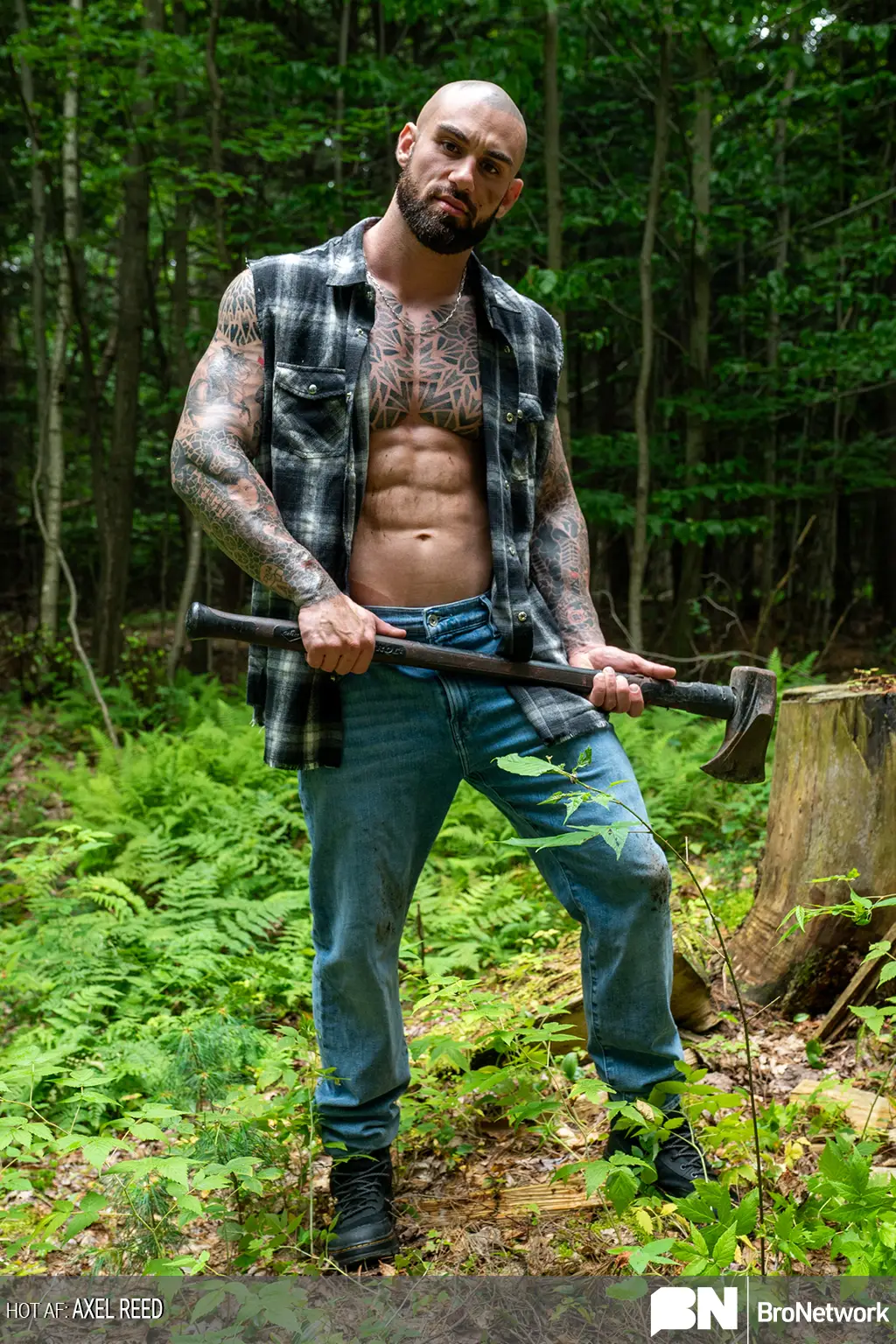 Meet The Extremely Sexy Lumberjack Axel Reed