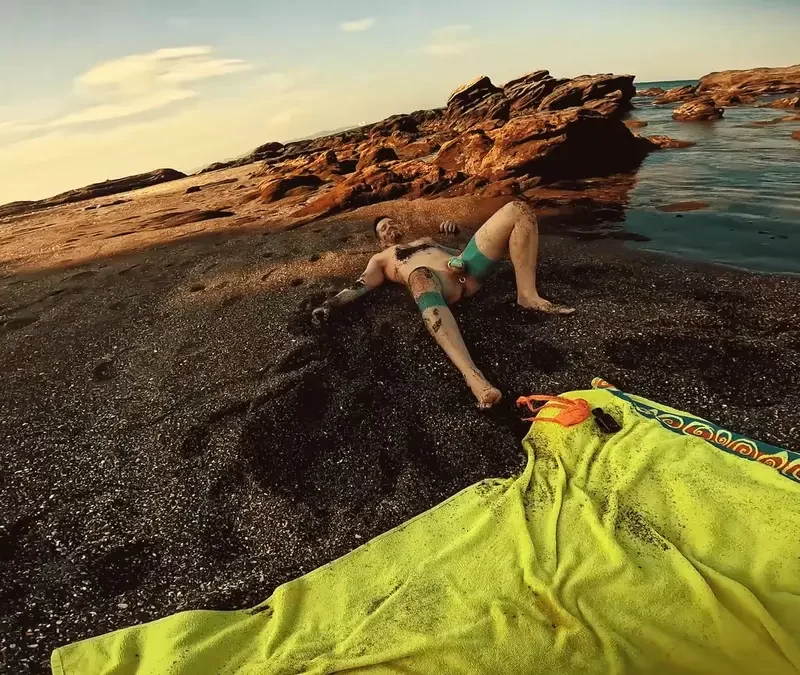 Axel Abysse: Fisting On The Beach 10