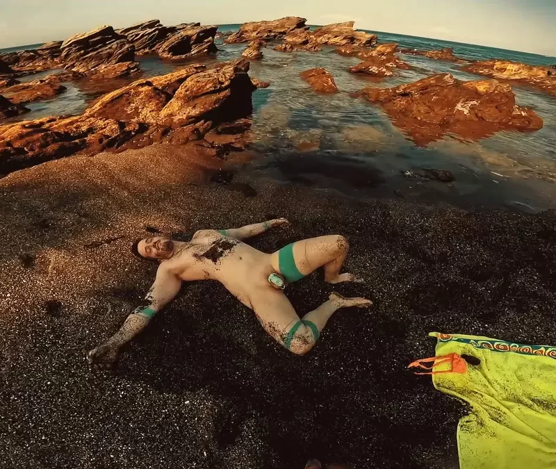 Axel Abysse: Fisting On The Beach 11