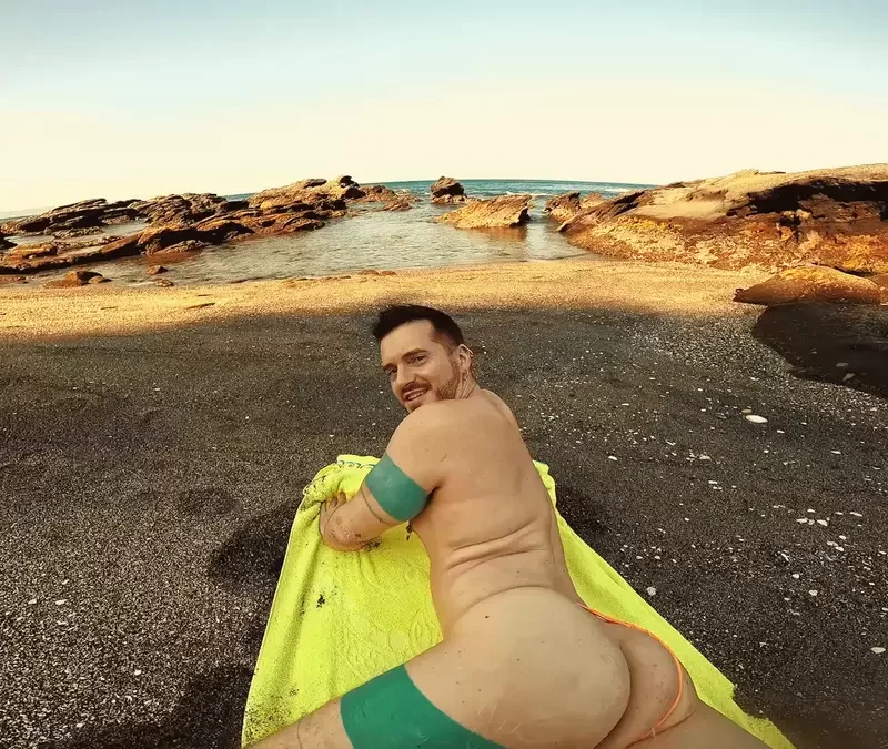Axel Abysse: Fisting On The Beach 2