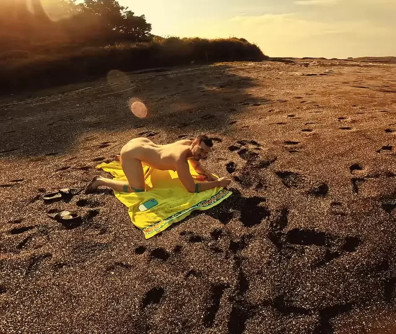 Axel Abysse: Fisting On The Beach 3