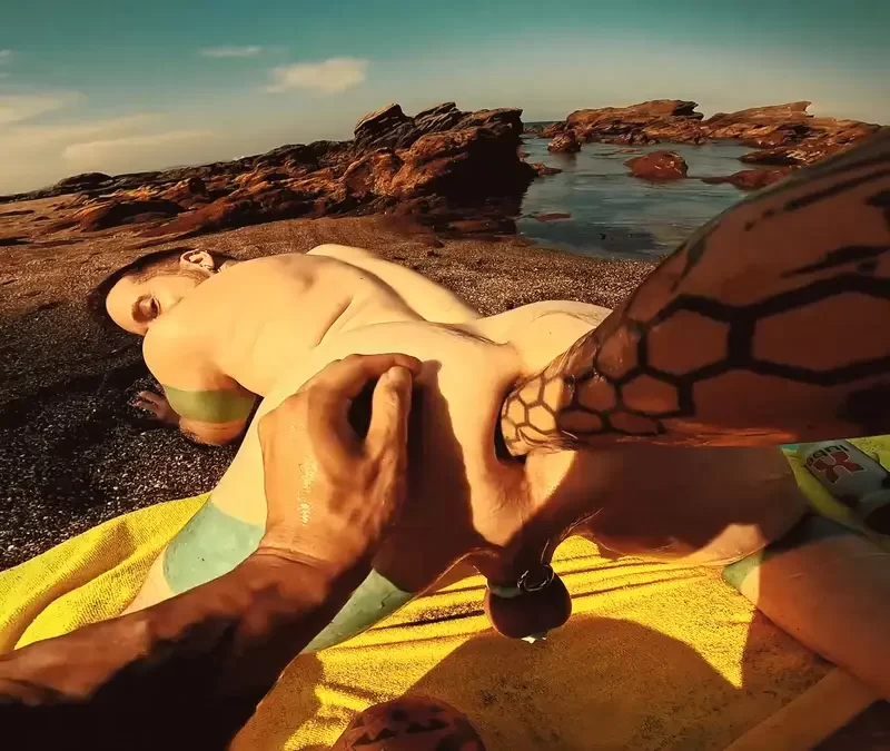 Axel Abysse: Fisting On The Beach 5