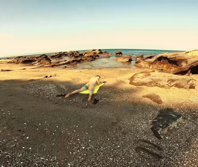 Axel Abysse: Fisting On The Beach