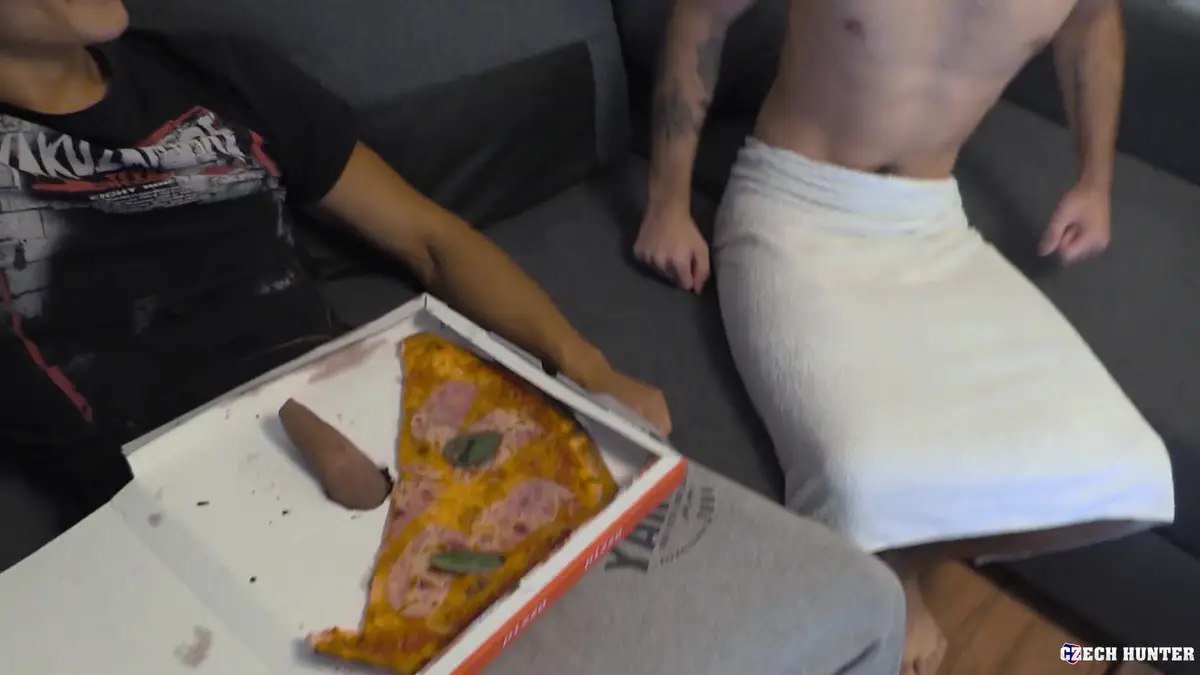 Czech Hunter 709: Threesome With The Pizza Guy 7