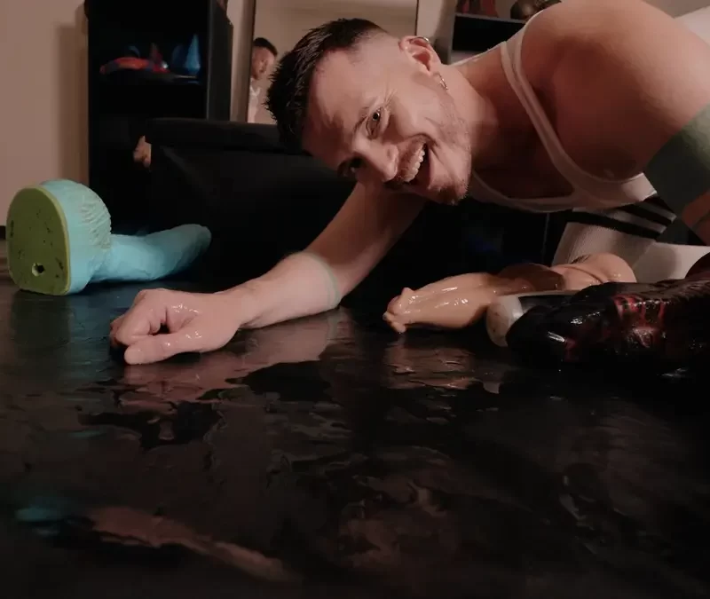 Toy Box - Part 1: Dylain Daniels & Axel Abysse - Gay Fisting 16