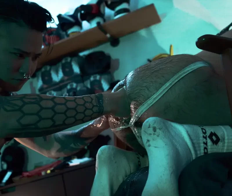 Yoshi Fists French Gay Fisting Star Leon Chevalier 8