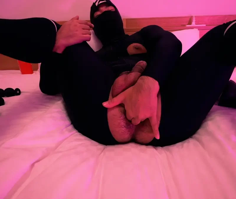 Yoshi Kawasaki Shows Us what Zentai Hentai Means 1