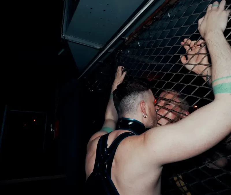 Axel Abysse & Yoshi Kawasaki Reach Fisting & Pissing Climax