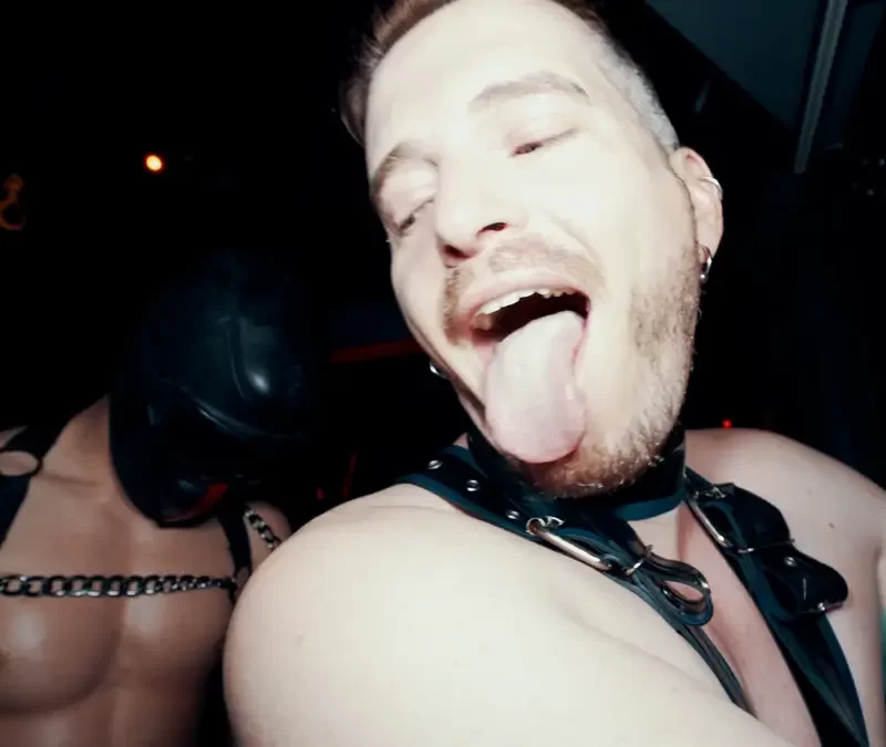 Axel Abysse & Yoshi Kawasaki Reach Fisting & Pissing Climax 9