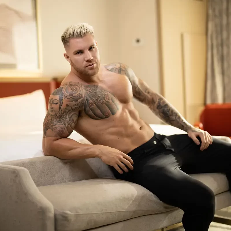 Filou Fitt Goes Raw With Ashton Summers 1