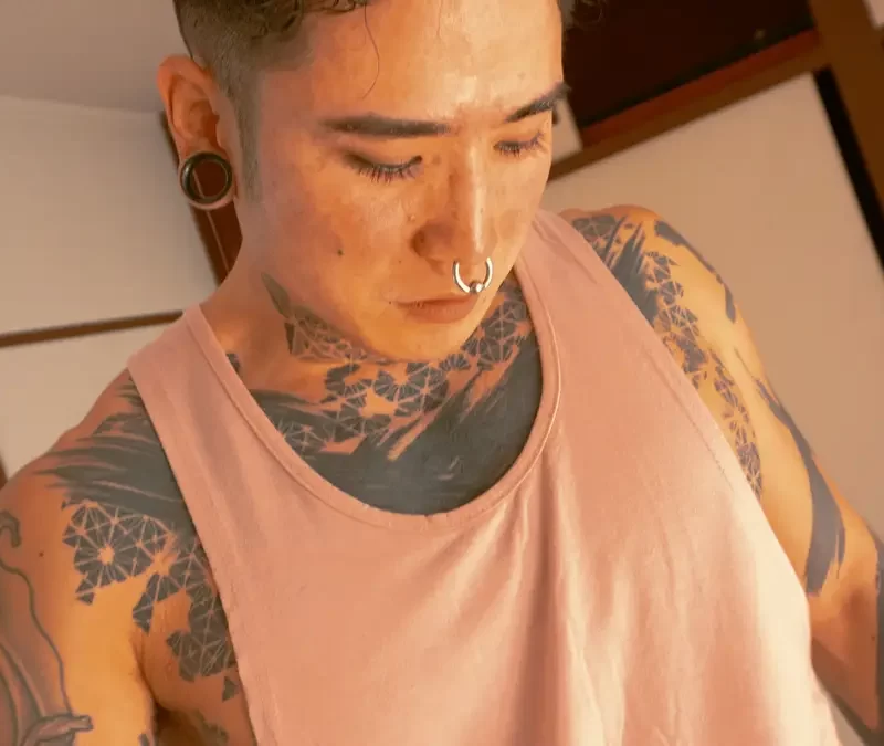 Yoshi Kawasaki Puts On a Show For Passers-by Under His Window 1
