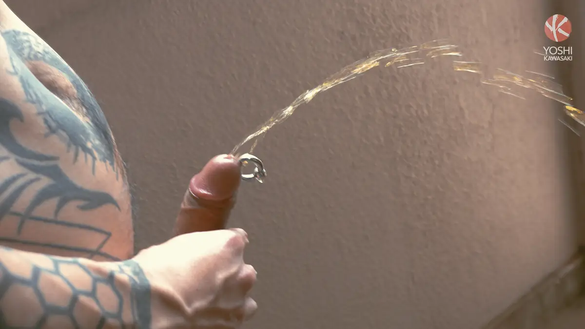 Yoshi Kawasaki Puts On a Show For Passers-by Under His Window 5