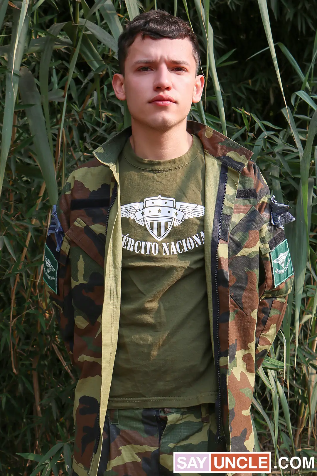 Soldiers Caetano Soares & Jake Lotti Bond in the Jungle 1