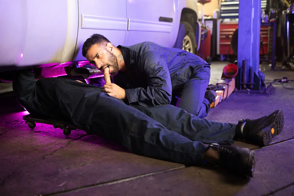 Dom King & Mateo Zagal In Horny Engine Pros 1