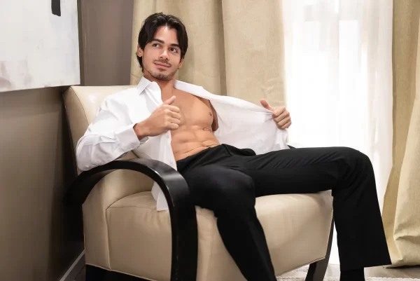 Ashton Summers Fucks Seth Peterson During A Business Trip 1