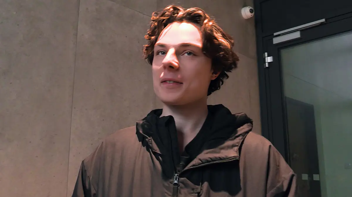 Czech Hunter 776: The Hunter Bangs Two Hot Males 4