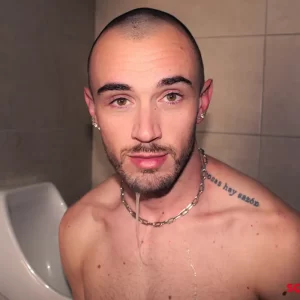 Jay Tee Deep-Throats Phoenix Leo In The Sauna Restroom