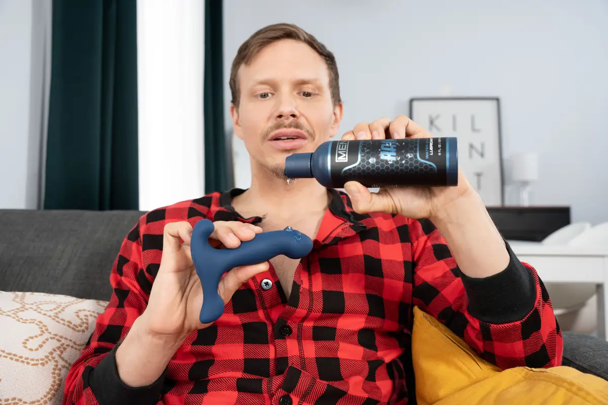 Shawn Rhimes & Ethan Chase Try The Newest MEN Sex Toys 4