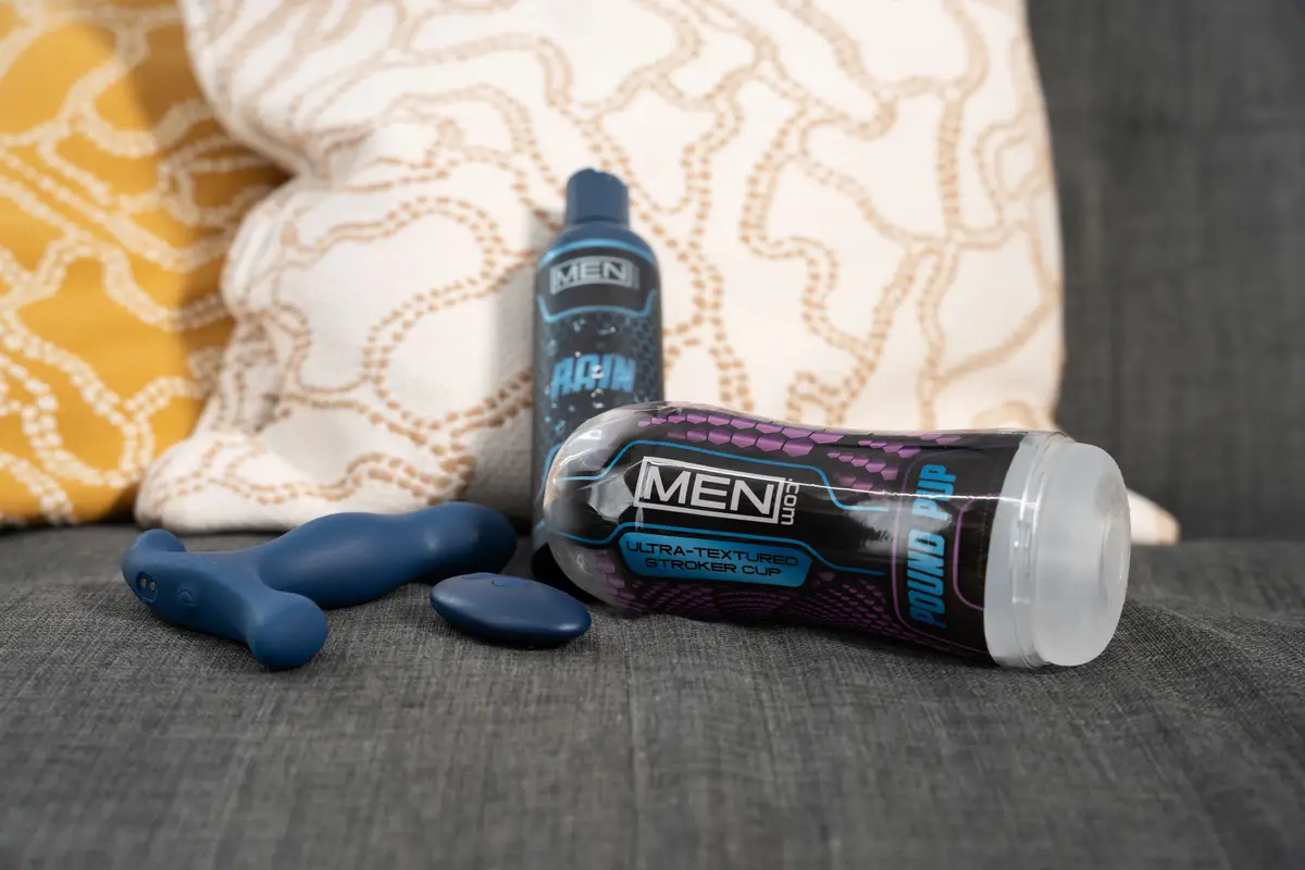 Shawn Rhimes & Ethan Chase Try The Newest MEN Sex Toys 5