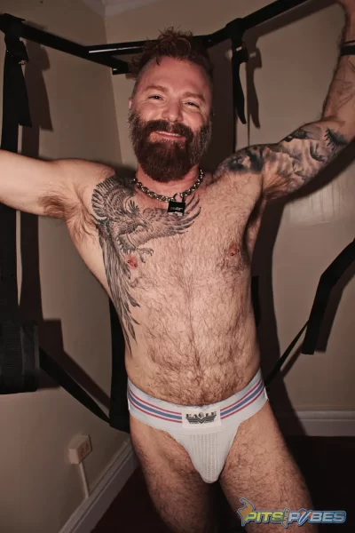 Rob Montana Worships His Hairy Pits 4
