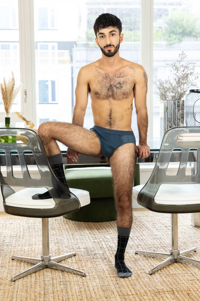 Here On Business: Jona Ortiz & Ari Yummey Gay Porn 7