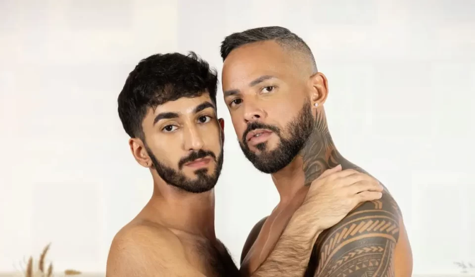 Here On Business: Jona Ortiz & Ari Yummey Gay Porn