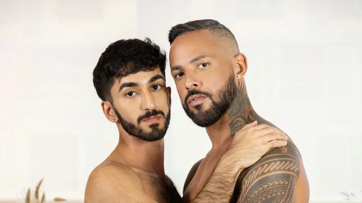 Here On Business: Jona Ortiz & Ari Yummey Gay Porn
