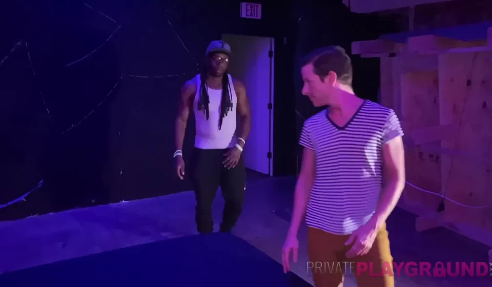 King Ding-A-Ling Drills Mickey Moist’s Ass King Ding-A-Ling Derills Mickey Moists Ass Gay Porn