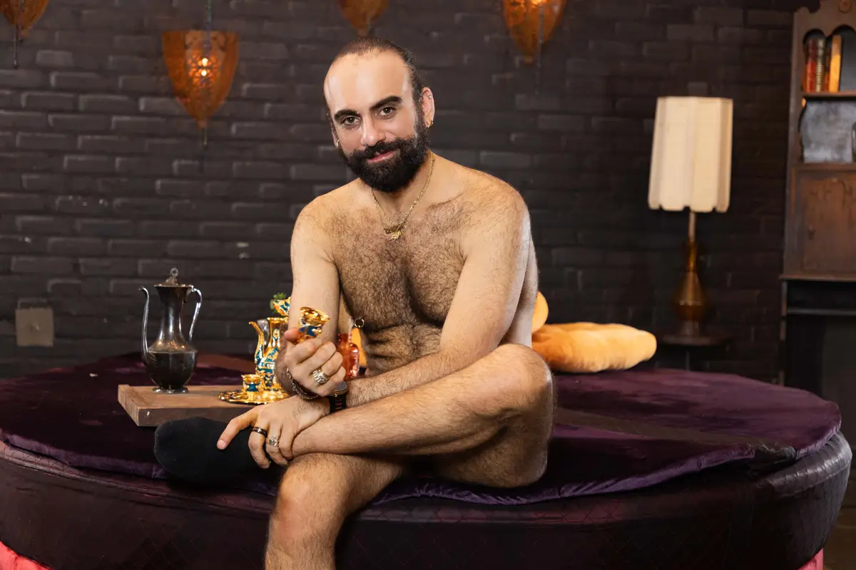 Straight To The Tea: Elio Knight & Ari Yummey Gay Porn 1