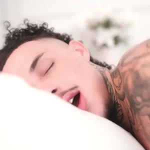 Gonzales Bottoms For Guillaume Wayne At VOYR Gay Porn