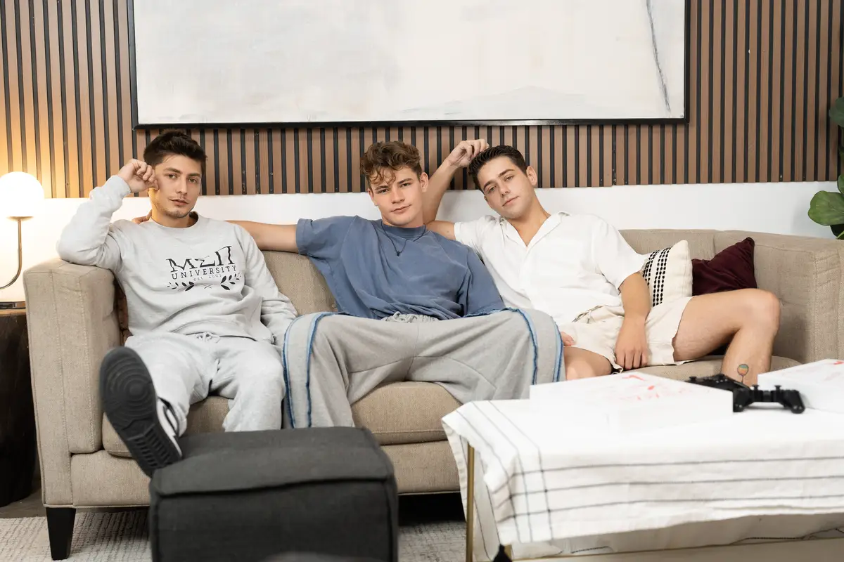 Hungry For Cum Joey Mills Bottoms For Angel Rivera & Oliver Marks Gay Porn 7