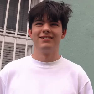 Czech Hunter 816: Ondrej Earns Money for a New Phone Gay Porn