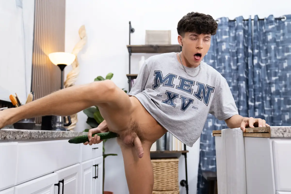 Drake Von Bottoms Again - This Time For Leo Levine Gay Porn 9