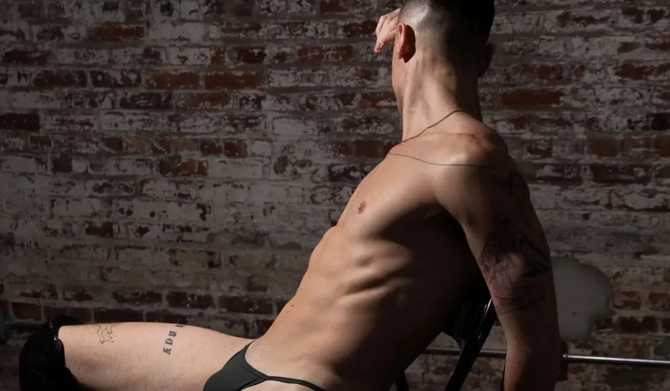 Black & White Erotic Art: Scar Puss Wrecks His Hole With Glass Dildos Gay Porn