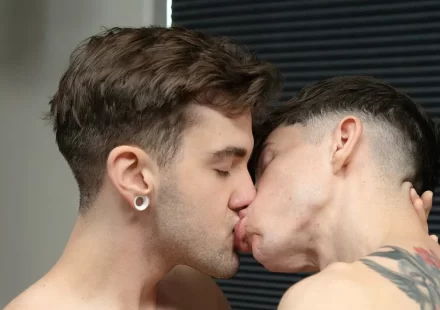 Gray West & Vincent O'Reiley With First JockPussy Session Gay Porn