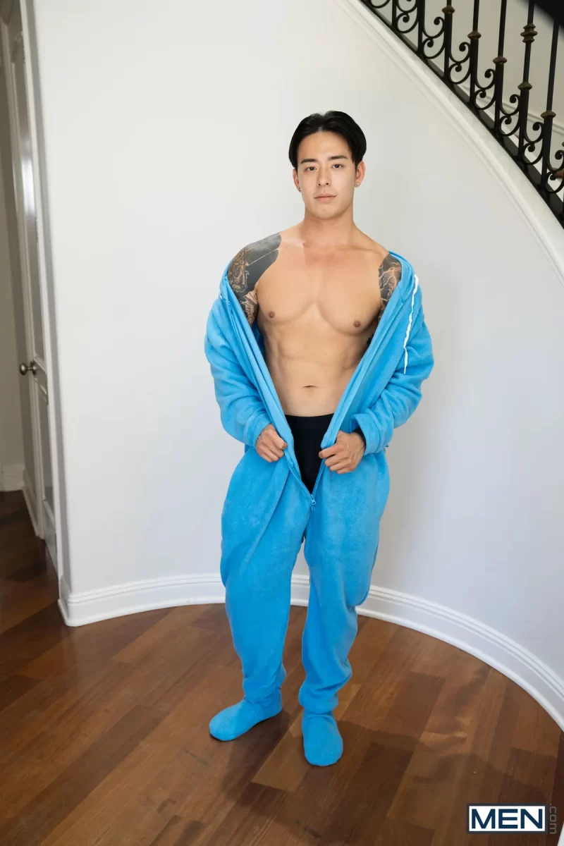 Oomfie Betrayal: Drake Von Pumps Titus Low as Stepbro Watches Gay Porn 1