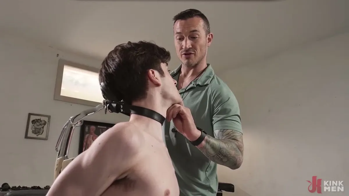 Derek Kage's Exam Room Adventure with Max Mabry: A Tale of Temptation Gay Porn