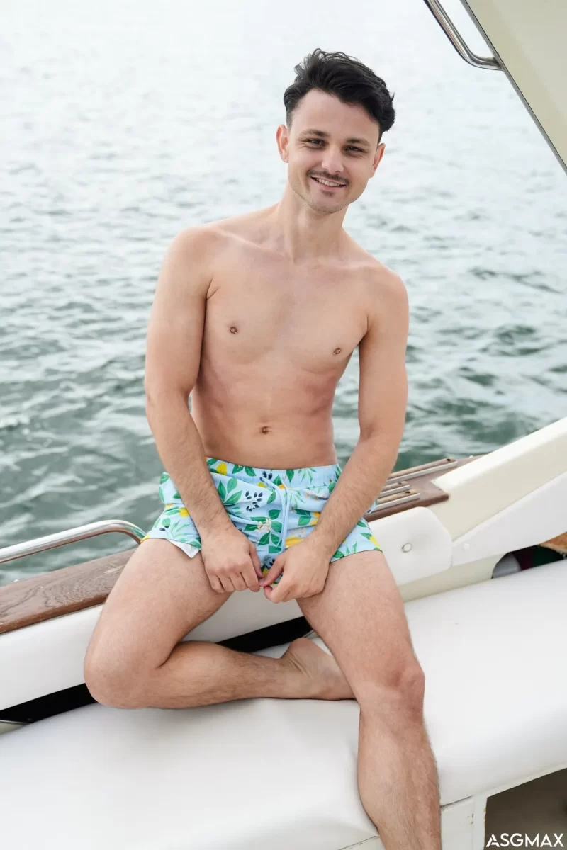 Enzo Muller & Angel Elias's Boating Bang Gay Porn 2