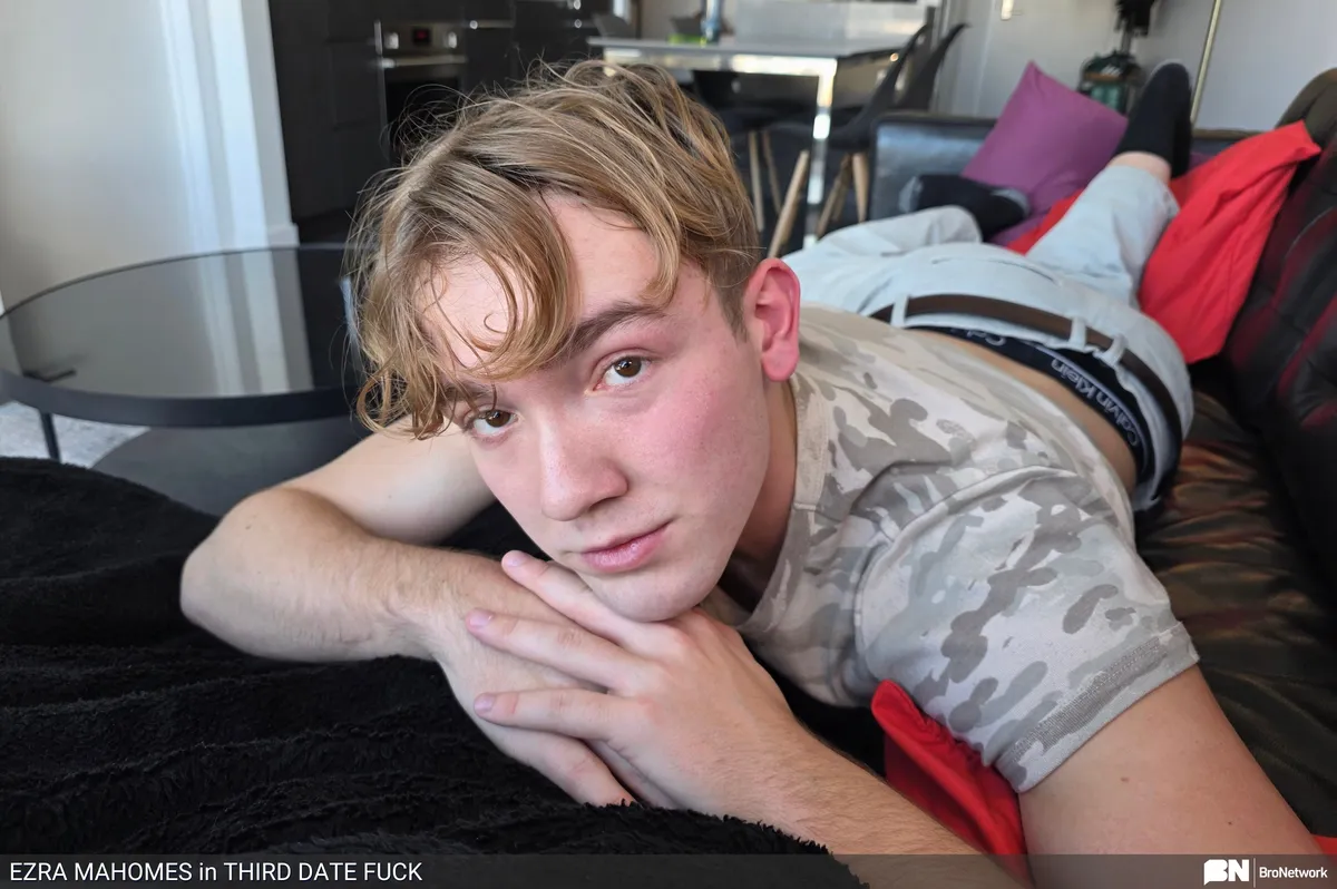 Ezra Mahomes's Hot Third Date With Romeo Davis 10
