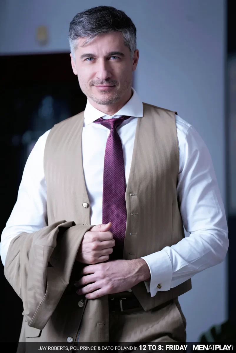 Jay Roberts Makes a Stunning Comeback in 12 to 8: Friday Gay Porn 1