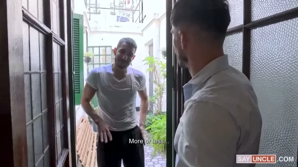 A Lucky Knock on Bastian Moreyra's Door with David Torres Gay Porn 2