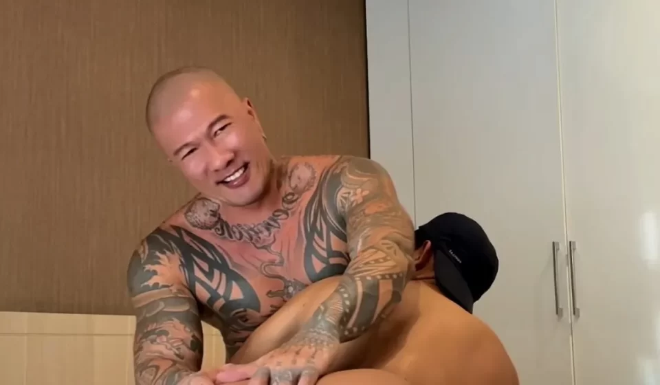 Power Play: Damian Dragon vs Kabs Gay Porn