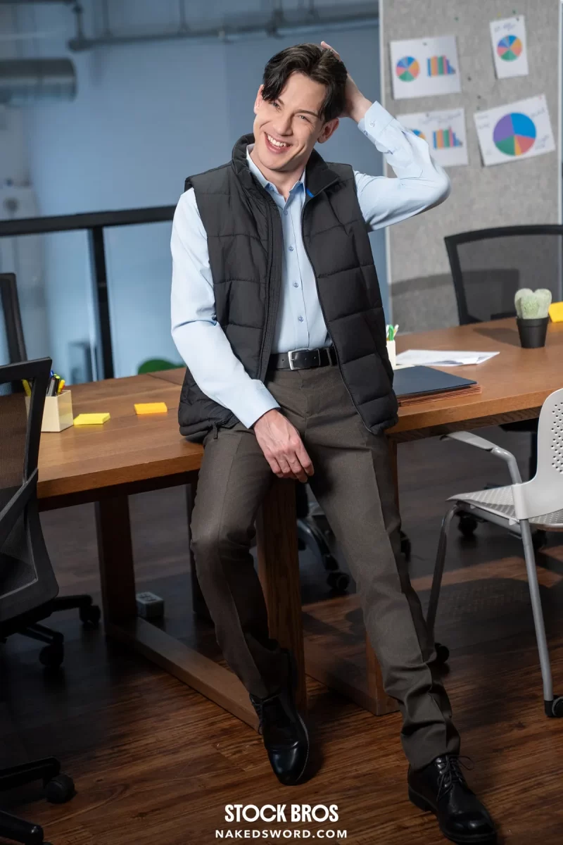 Stock Bros: Edward Terrant & Reese Rideout Gay Porn 1