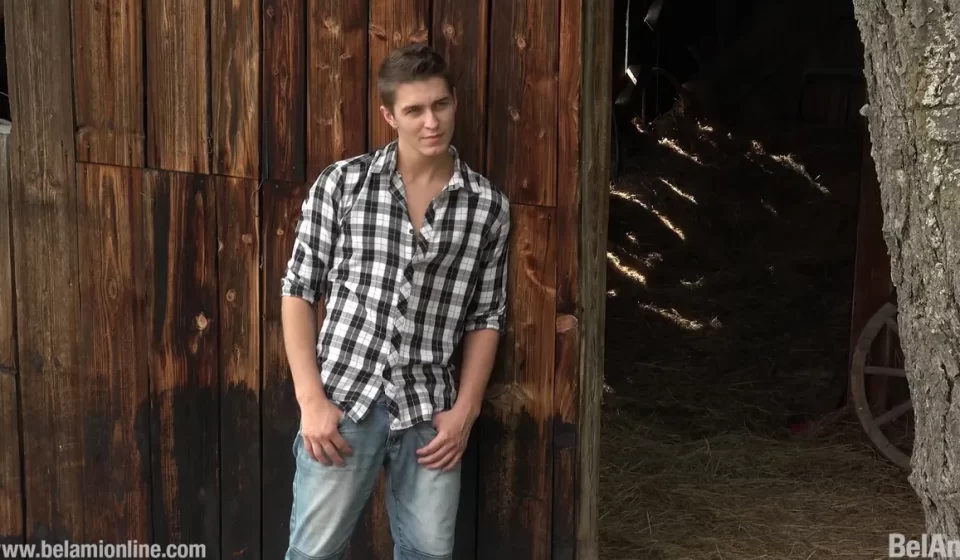 Sun-Kissed Stud Niles Curran: A Horny Farmhand's Solo Gay Porn