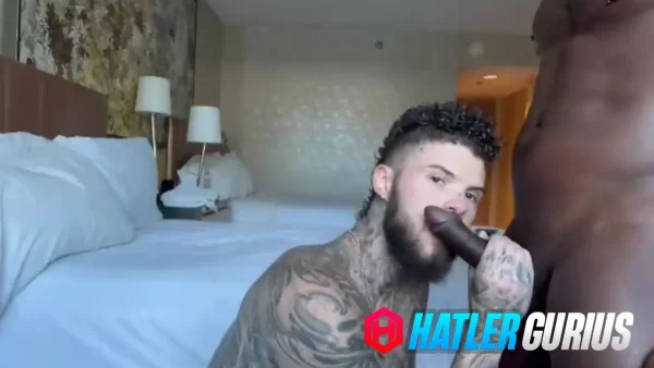 Hatler Gurius Enjoys Avatar Akyia's XXXL Member Gay Porn 2