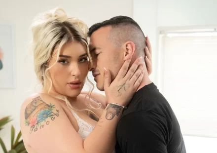Steamy Soak: Erotica Divine & Derek Kage Gay Porn