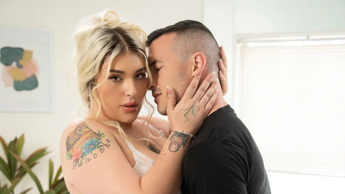 Steamy Soak: Erotica Divine & Derek Kage Gay Porn
